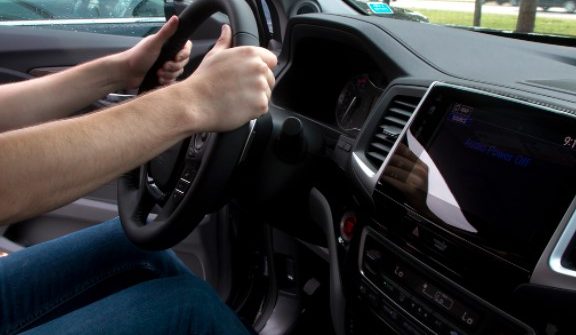 Der Auto-Starter befindet sich oft auf der Fahrerseite des Motors